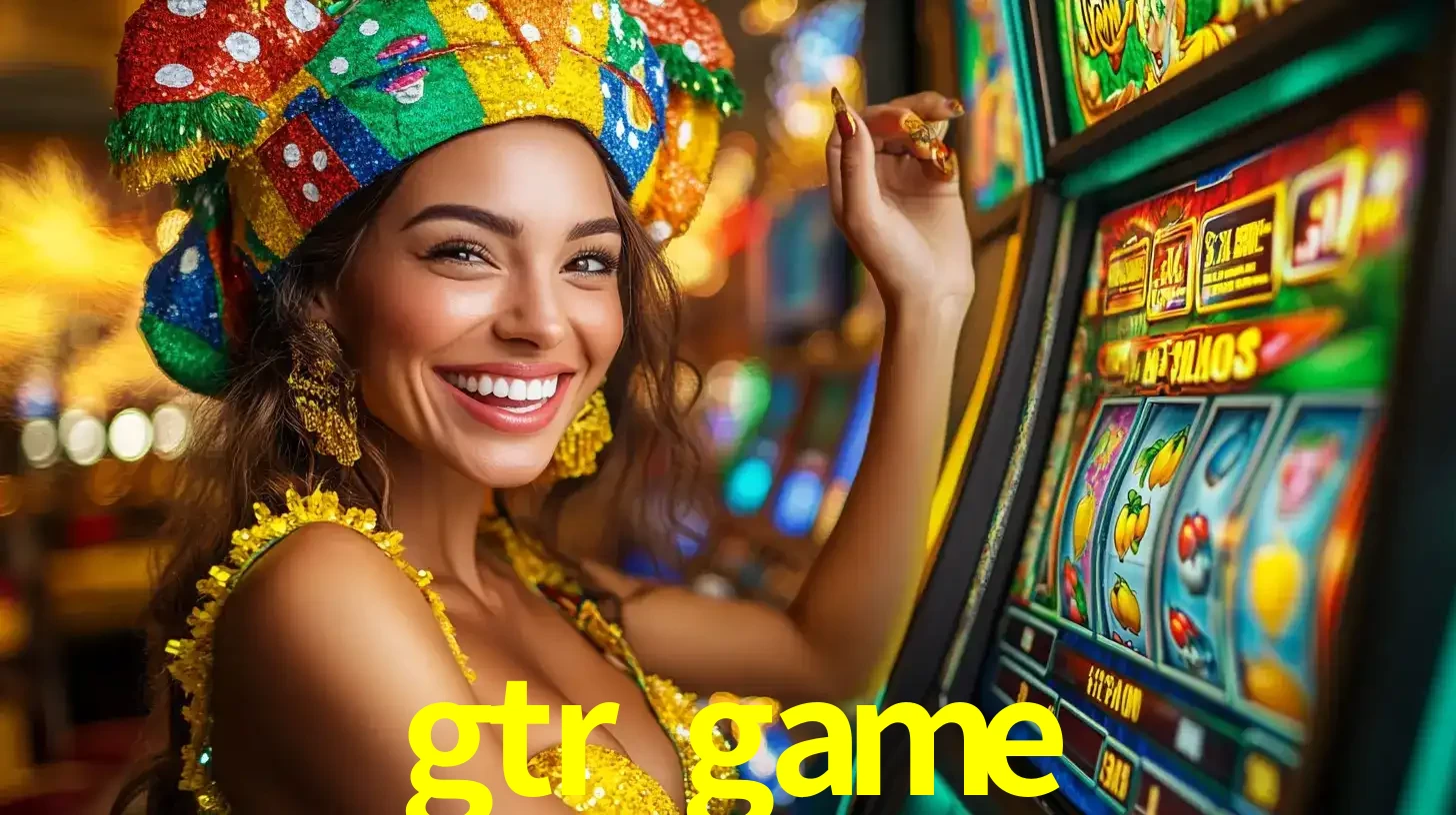 Mulher feliz com traje de carnaval amarelo e colorido ao lado de uma máquina de caça-níqueis, aproveitando a diversão e os jogos temáticos do cassino gtr game.